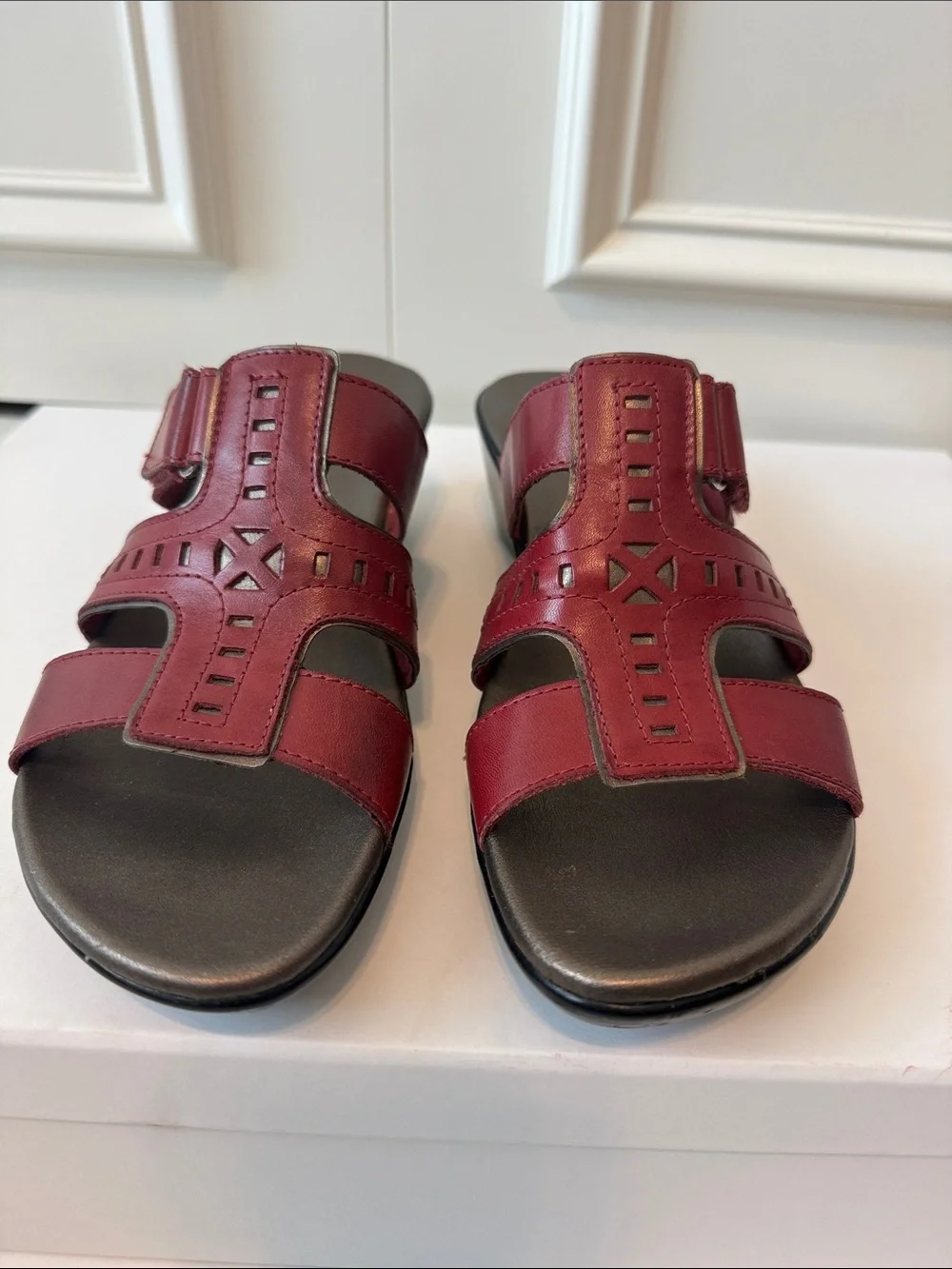 Clarks Bendables Leisa Burgundy Women’s Leather Wedge Slide Sandals